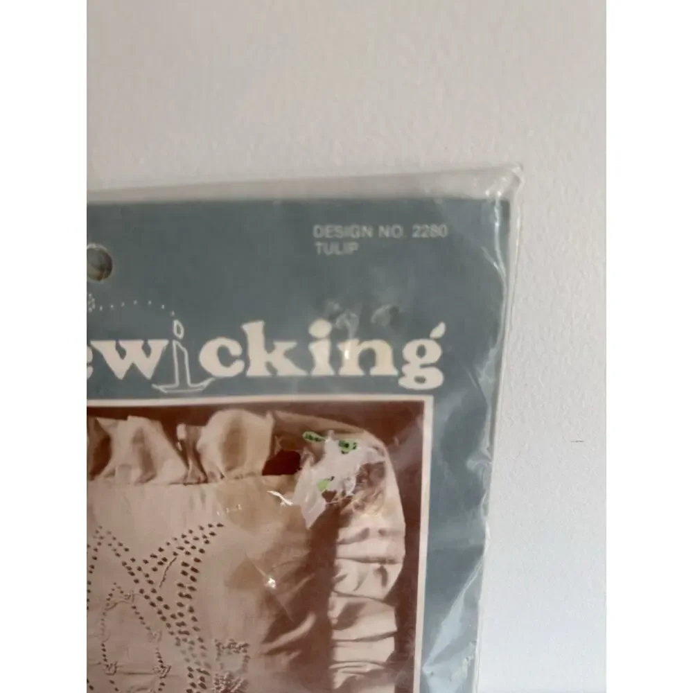 Vintage Down on the Farm Candlewick Kit Tulip Flower Pillow New in Package #2280
